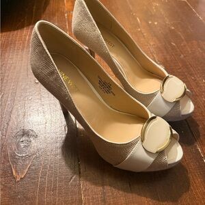 Nine West Cream and Tan Peep Toe Heels